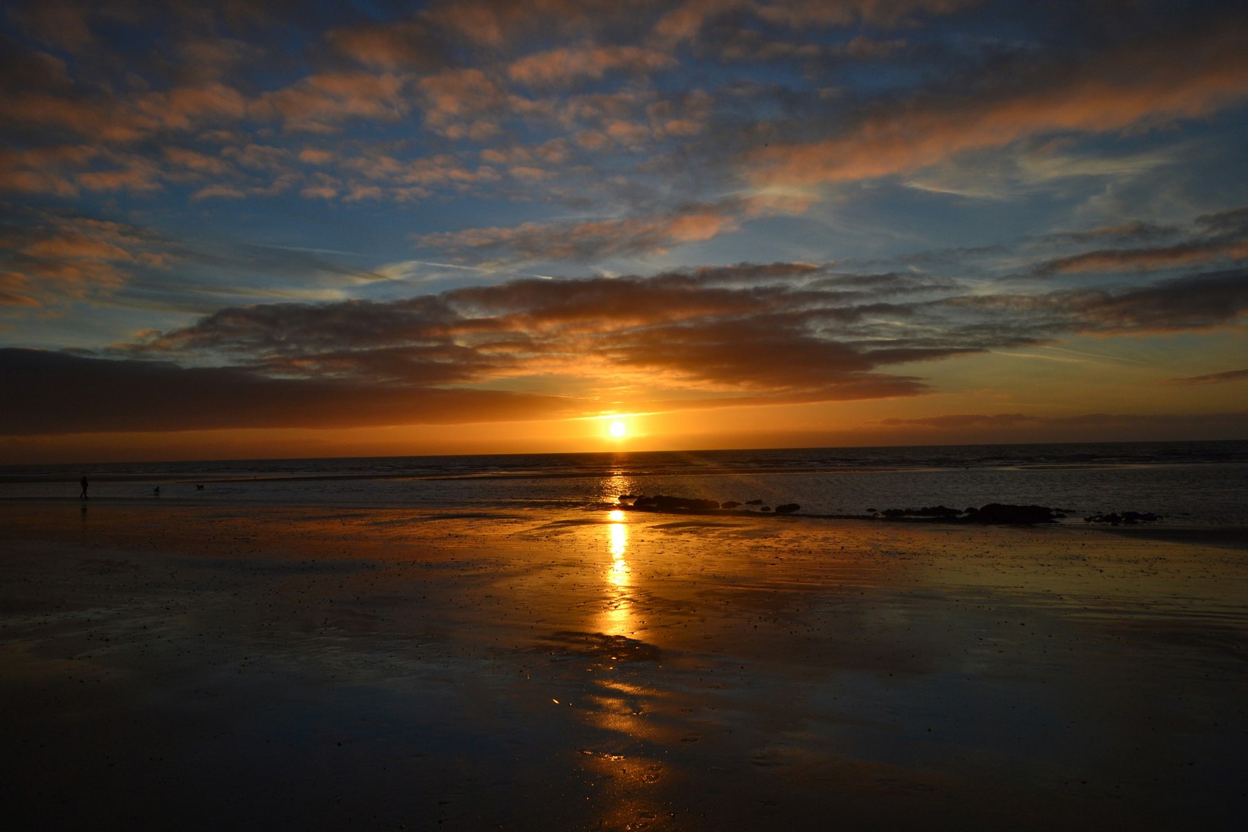 Coucher de soleil sur une plage de la côte basque