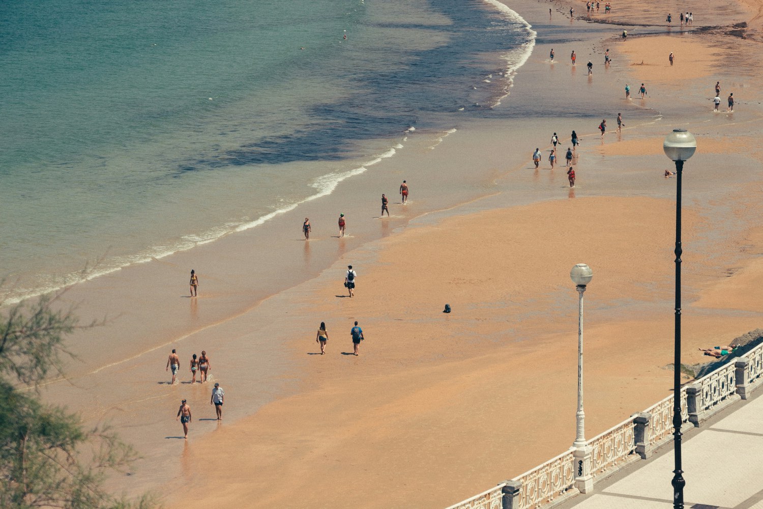 La plage de la Concha à San Sebastián vue depuis les hauteurs